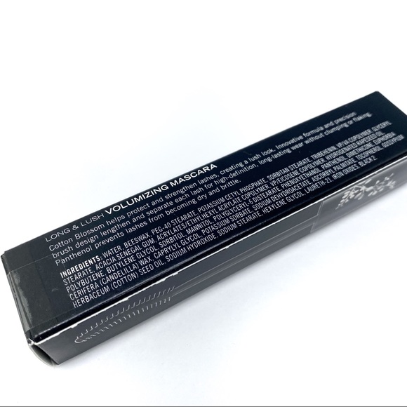 Salma Hayek Volumizing Mascara Deep Black 875 - Picture 5 of 5